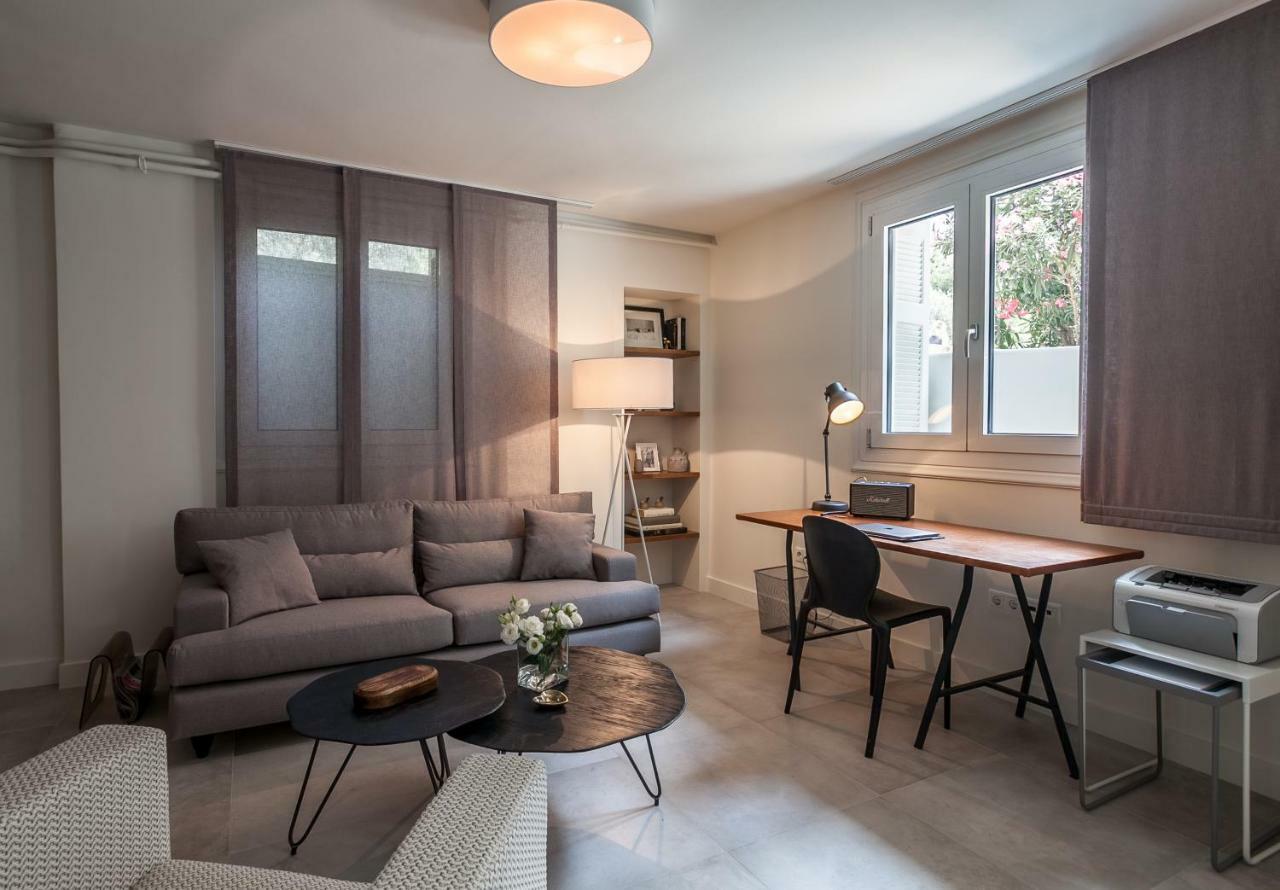 Unique Semi-Basement Stay At The Foot Of The Acropolis Atenas Exterior foto